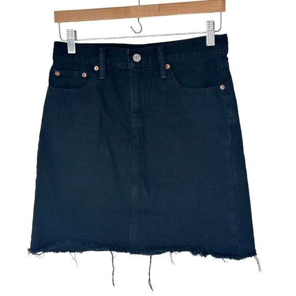 Levi's Premium Big E Skirt In Black, frayed edge Women’s Size 25 - Picture 1 of 8